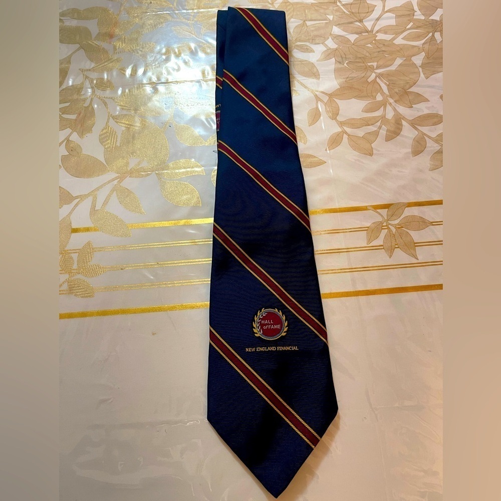 New Condition WM Chelsea New York Necktie Tie Mens NEW ENGLAND FINANCIAL